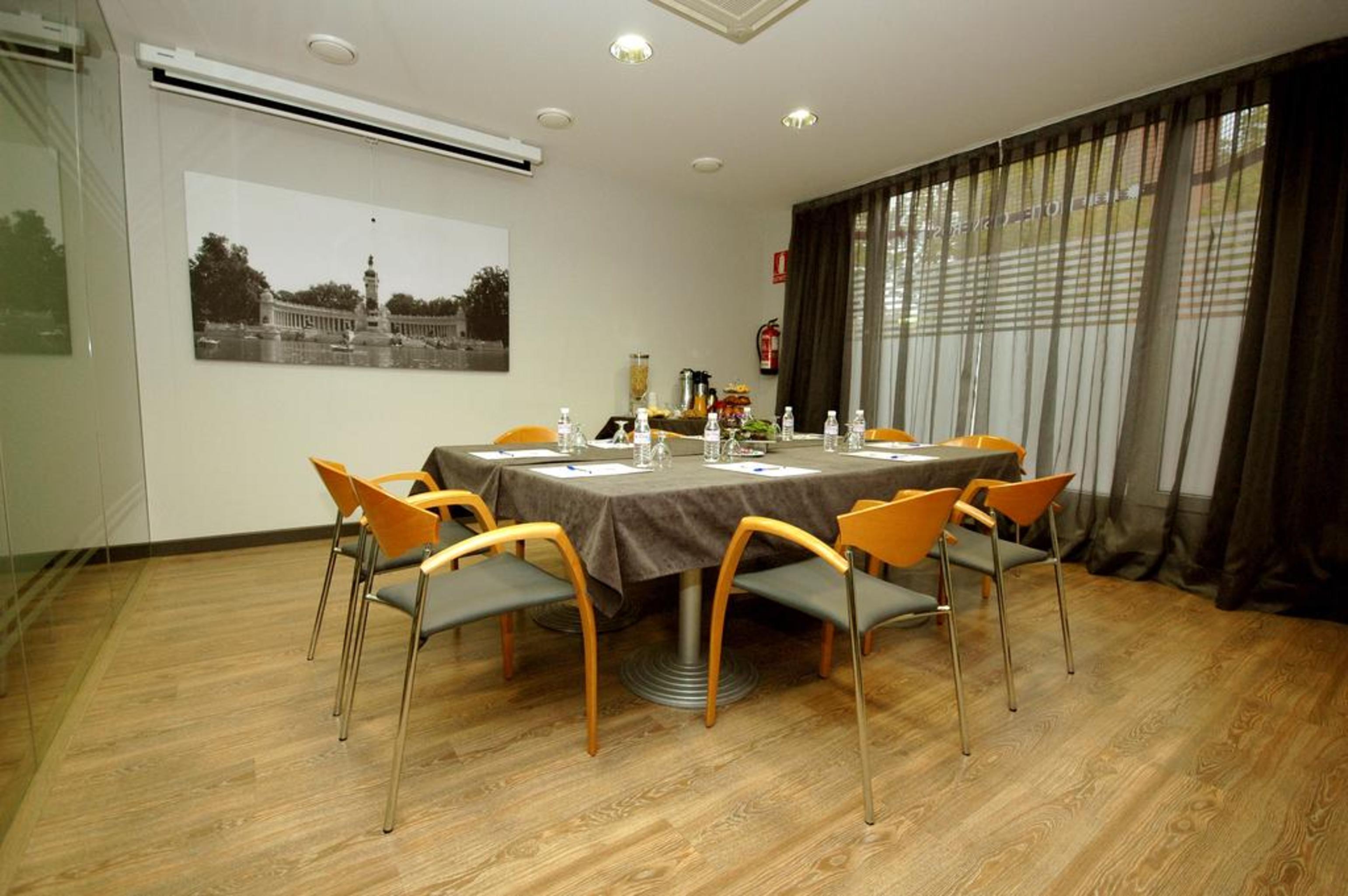 Hotel Cisneros 알칼라데에나레스 외부 사진