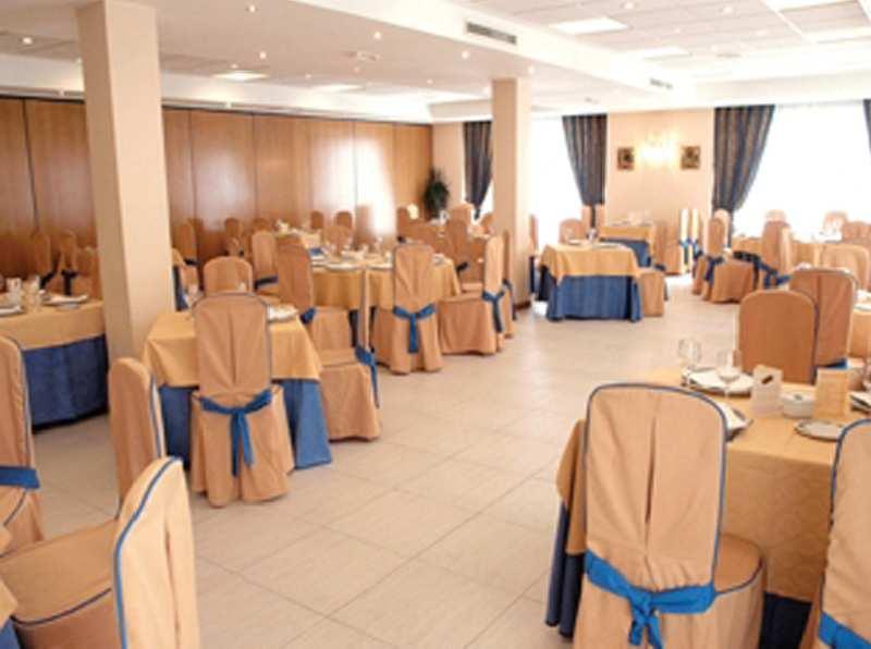 Hotel Cisneros 알칼라데에나레스 외부 사진